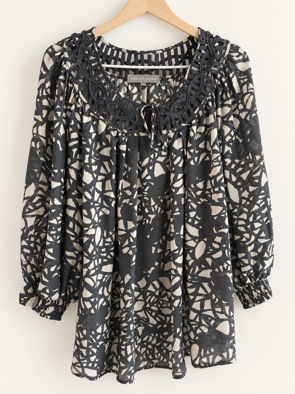 daniel rainn Black & White Printed Women's Top - Picture 2 of 6